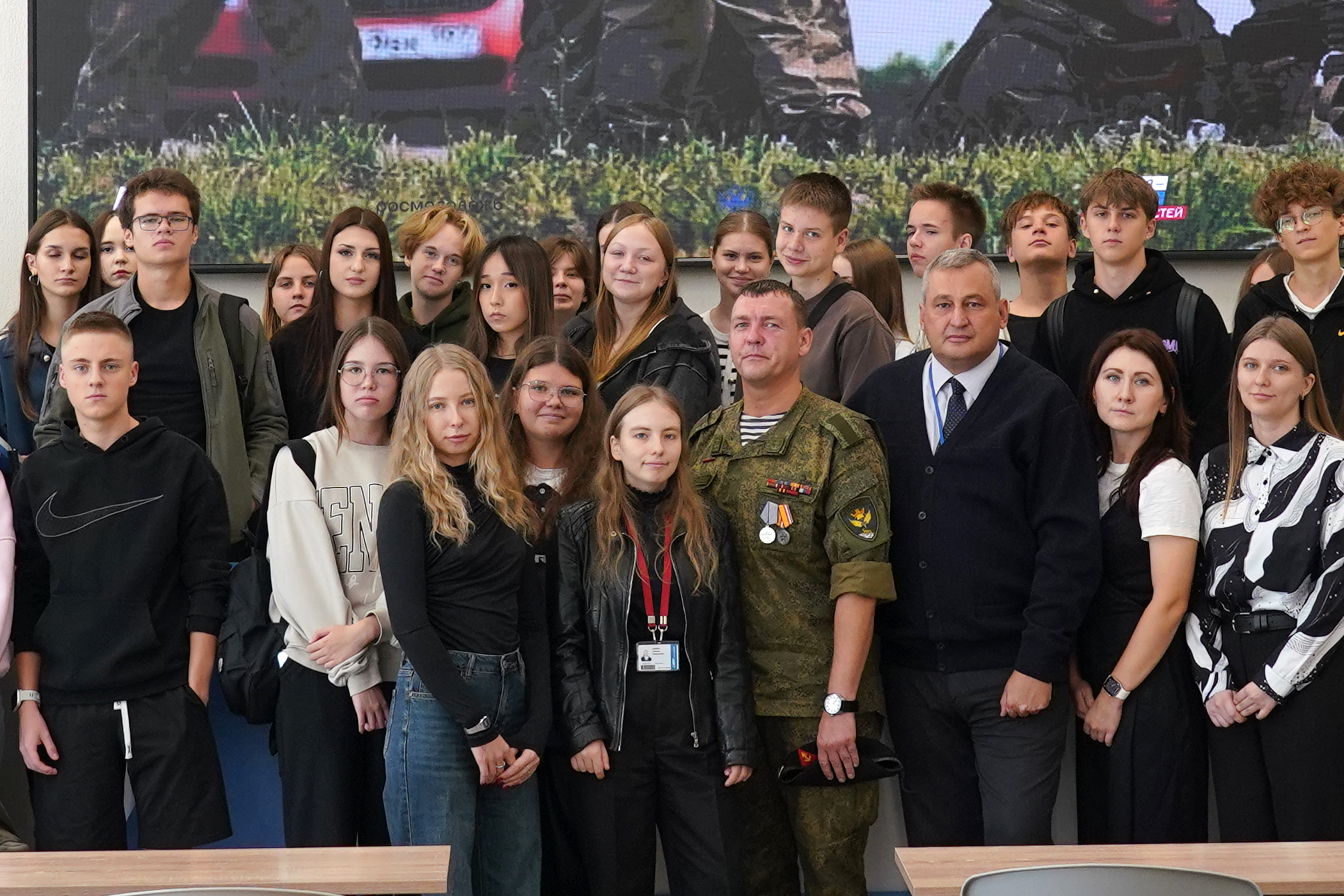Студенты ВВГУ встретились с ветераном СВО в преддверии Дня воссоединения Донбасса и Новороссии с Россией